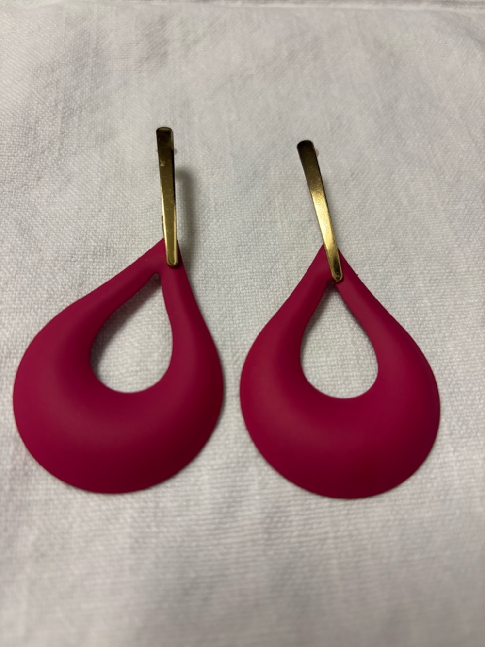 Magenta Teardrop Earrings - Elegant Women’s Jewelry - Picture 2 of 4